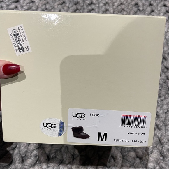 Infant ugh slippers booties  with box - Picture 3 of 4